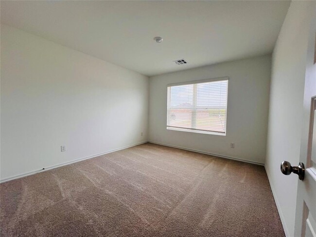 Building Photo - 604 Hillsboro Drive