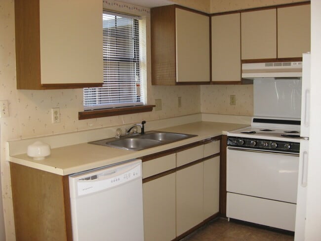 Building Photo - **Application Pending!! -LITTLE COUNTRY OFF SKIDAWAY