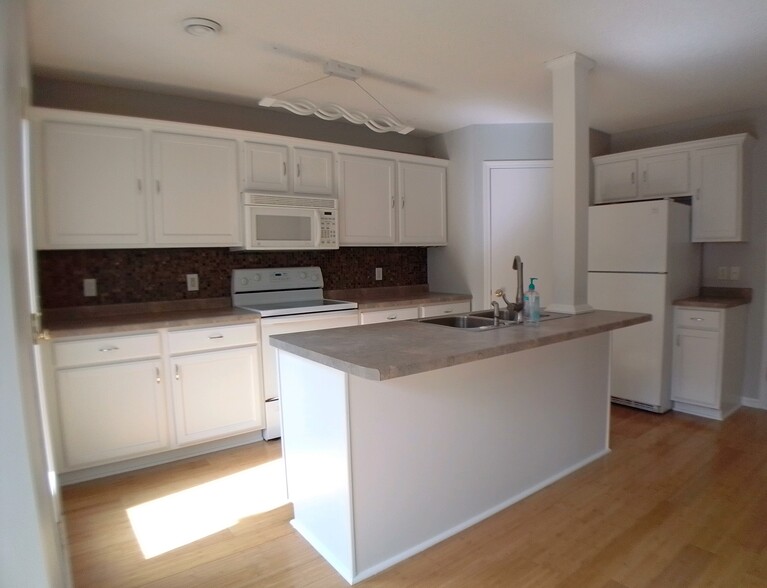 Primary Photo - 10549 64th Way NE