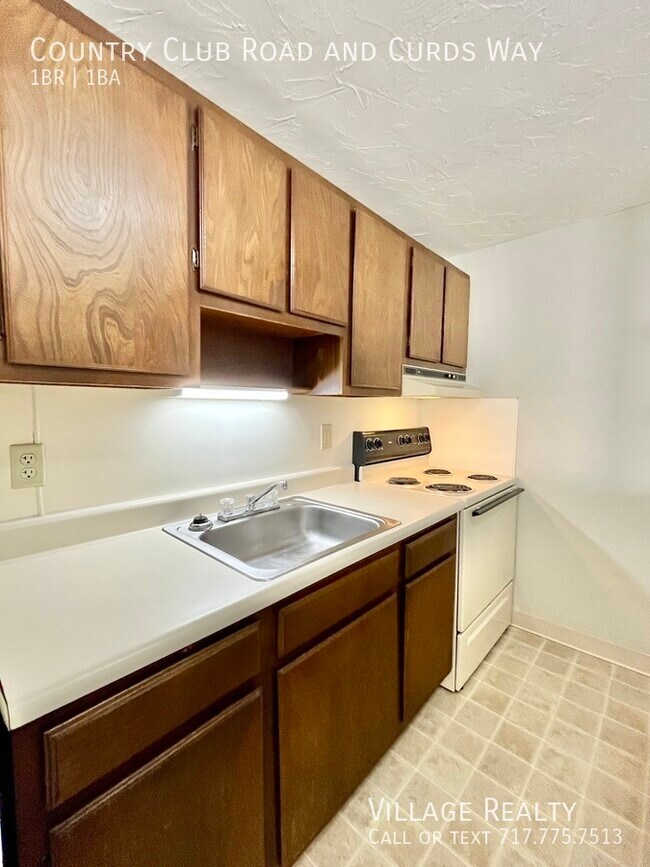 Building Photo - 613 Country Club Rd