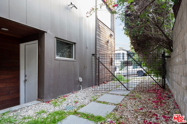 Building Photo - 6127 Glen Tower St