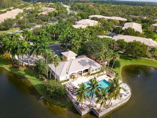 Building Photo - 1700 Crestwood Ct S