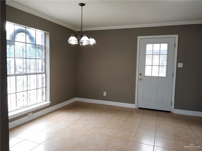 Building Photo - 710 W Starr Ave