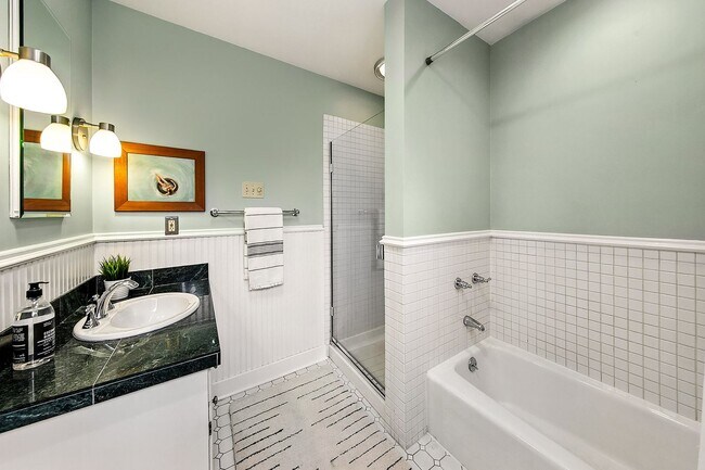 Building Photo - Capitol Hill View Home