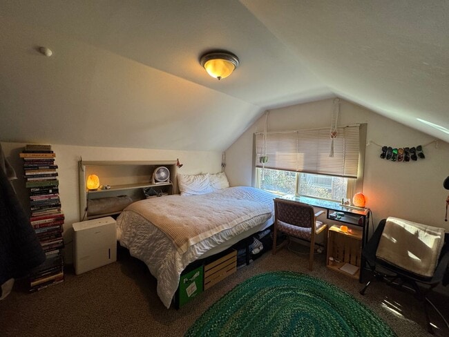 Building Photo - 7 Bed 2.5 Bath House - Near WWU