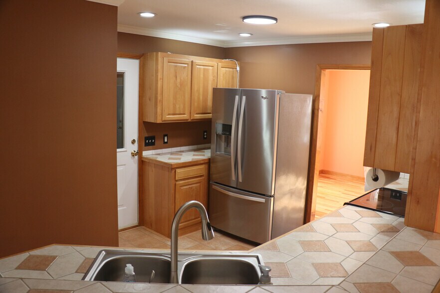 Kitchen - 138 Cullen Ln