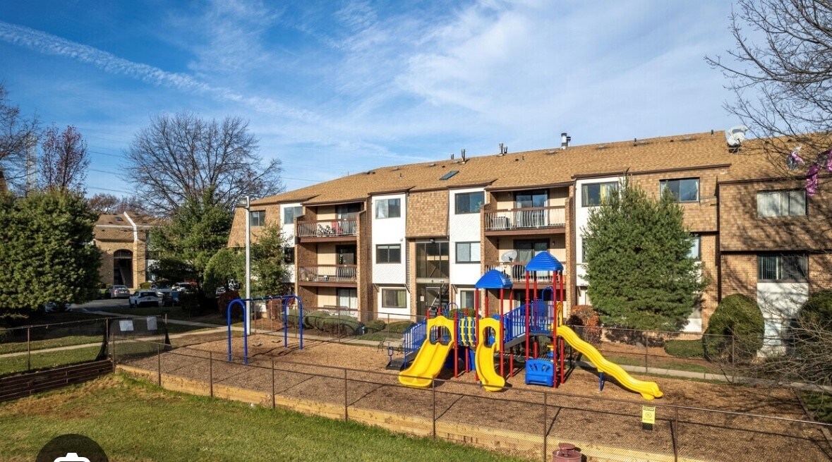 Building Photo - 1506 Edison Glen Terrace