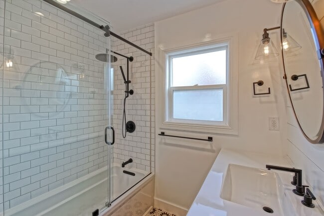 Building Photo - NEWLY REMODELED, BRIGHT & AIRY HOLLYGLEN HOME W/ REAR YARD/PATIO, 2 LIVING AREAS & BRAND NEW KITC...