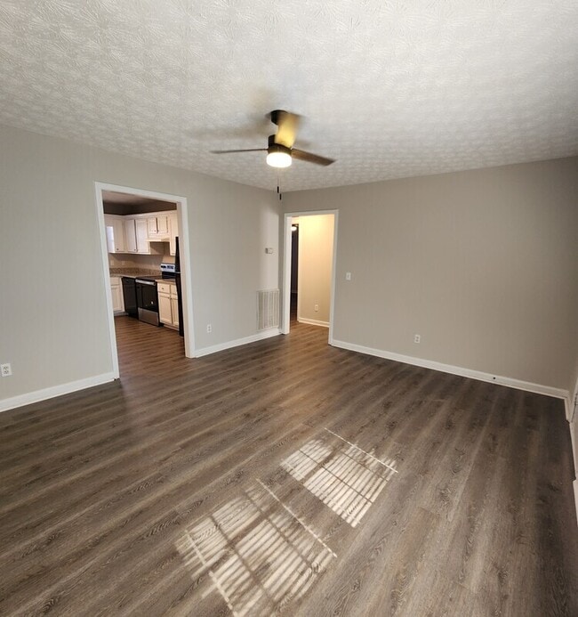 Building Photo - 215 Green Acre Ln