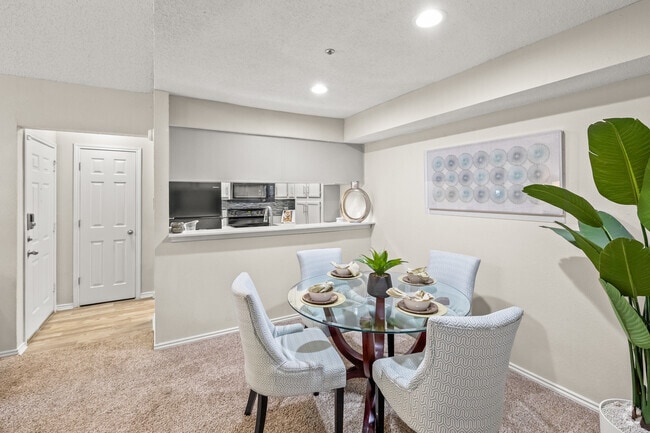 1BR, 1BA - 710SF - Dining Room - Amherst Apartments