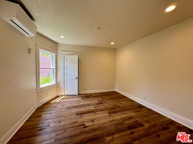 Building Photo - 1828 S Gramercy Pl