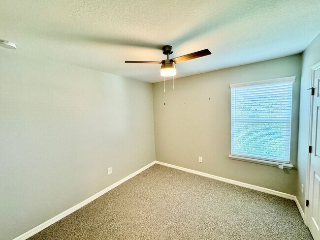 Building Photo - FOR RENT - Fantastic end unit townhouse in...
