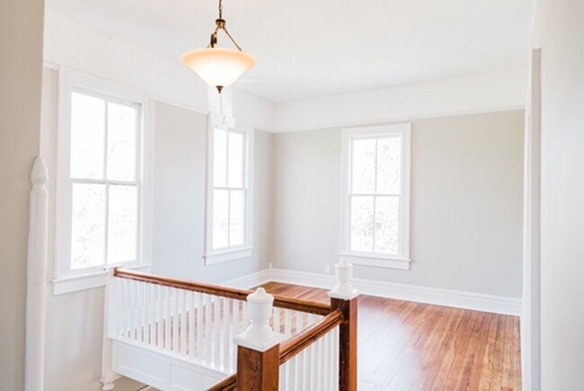 Building Photo - COMING SOON: 129 N 4th St - 4bd and 2ba