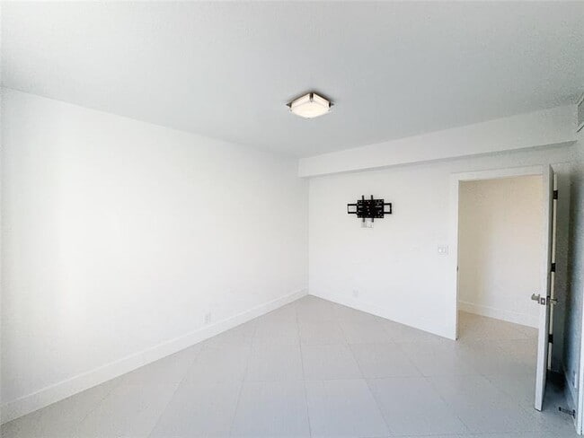 Building Photo - 1549 Barcelona Way