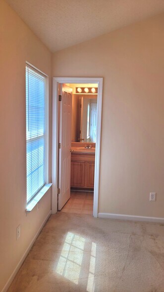 Building Photo - 521 Epris Ln