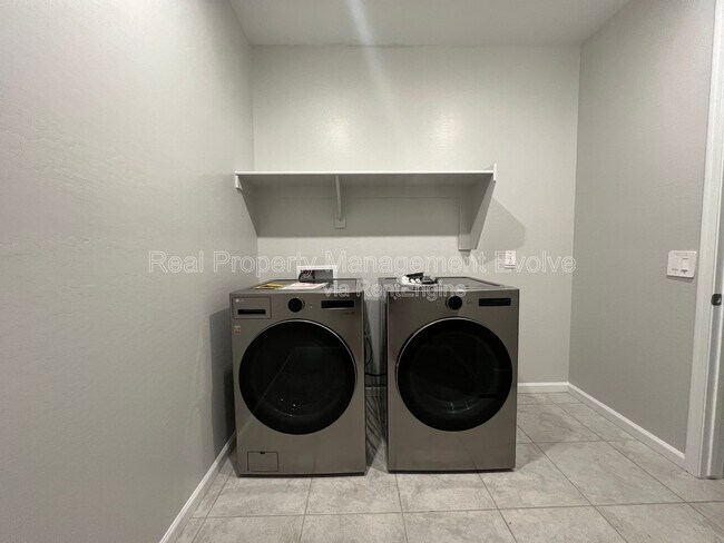 Building Photo - 3435 S 177th Dr