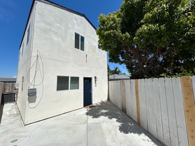 Building Photo - 4BD/2BA on 63rd!