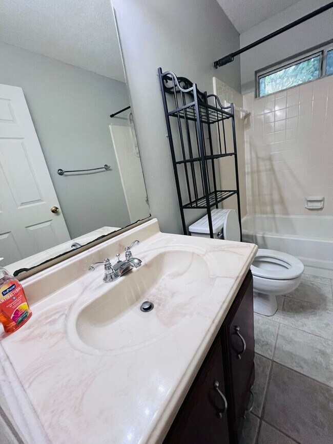 Building Photo - 3 BR/ 2 BA home located in Killearn Acres!