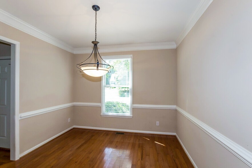 Building Photo - 9003 Mapledale Ct