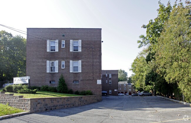 Building Photo - 14 Soundview Ave