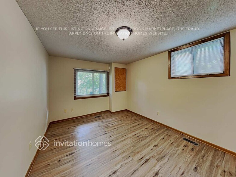 Building Photo - 6171 Kerry Ln NE