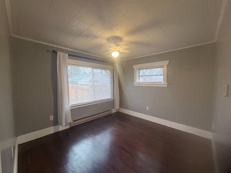 Building Photo - 3806 S Ainsworth Ave