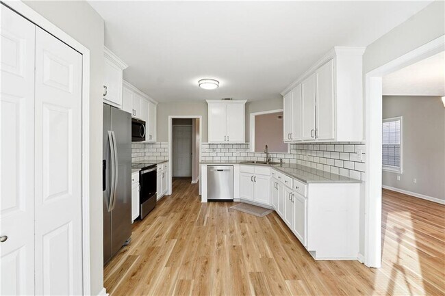 Building Photo - 2335 Winthrope Way Dr