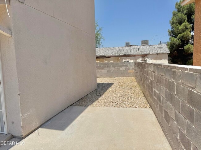 Building Photo - 407 Nichols Rd