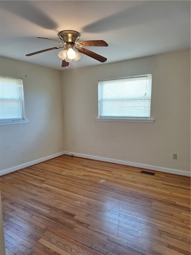 Building Photo - 614 Dr Mitchell Rd