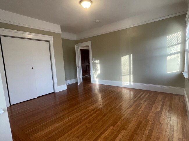 This is the entry of the other bedroom, which has a larger closet. - 286 19th Ave