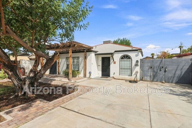 Building Photo - 1128 E Almeria Rd