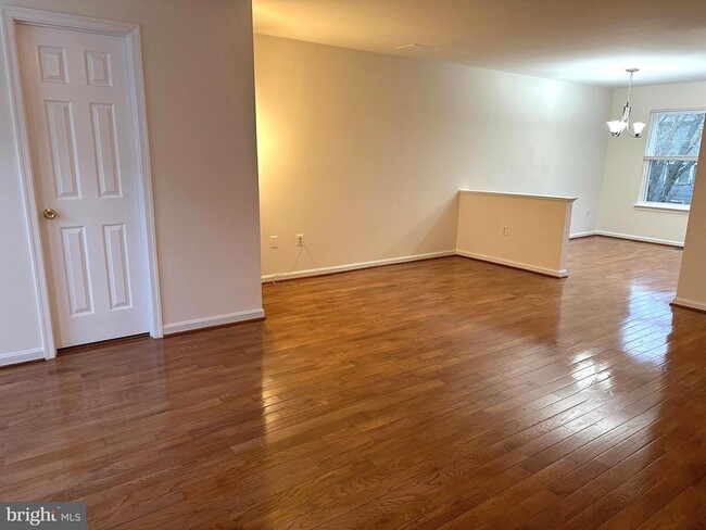 Building Photo - 8922 Royal Astor Way