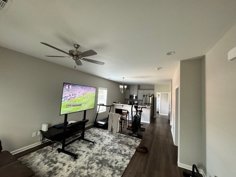 Building Photo - 1290 Providence Ln