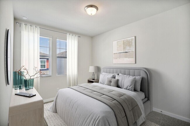 Building Photo - 586 Avisa Dr