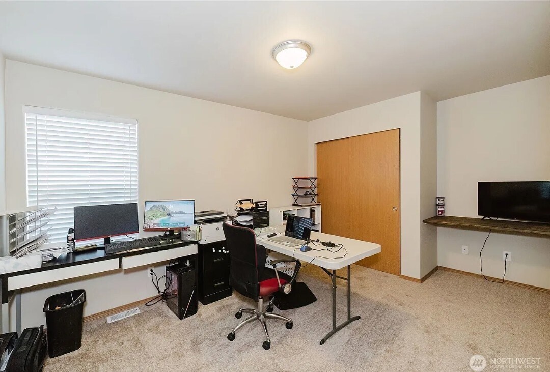 Basement bedroom with builtin desk - 106 Goldenrod St