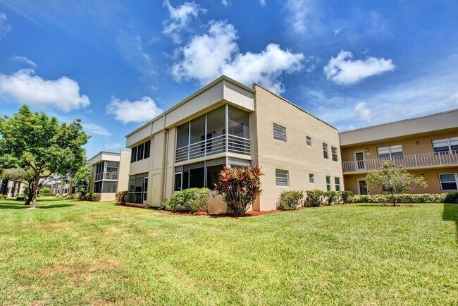 Building Photo - 127 Burgundy B