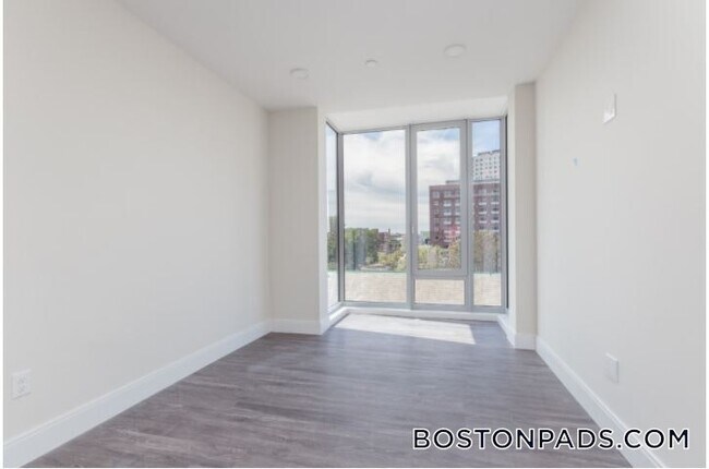 Building Photo - 1065 Tremont St