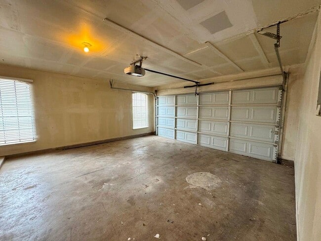 Building Photo - 1002 Great Britain Blvd