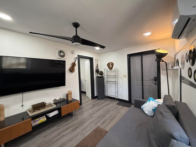 Building Photo - 168 NW 53rd St