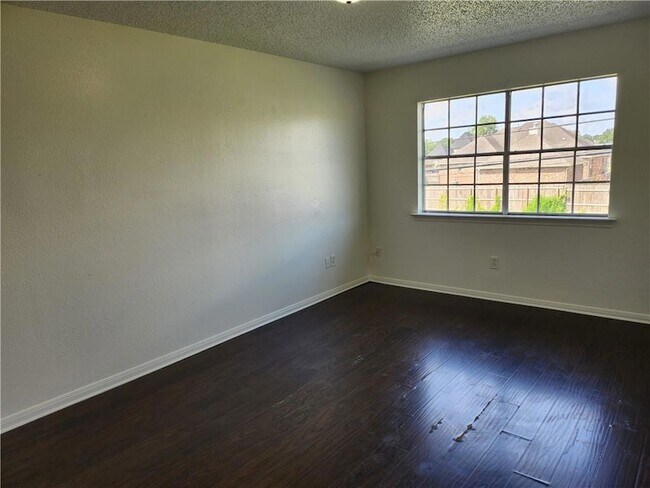 Building Photo - 44 Carriage Ln
