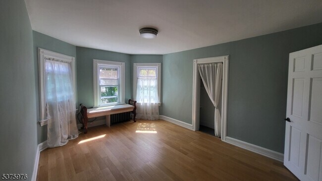 Building Photo - 157 E Blackwell St