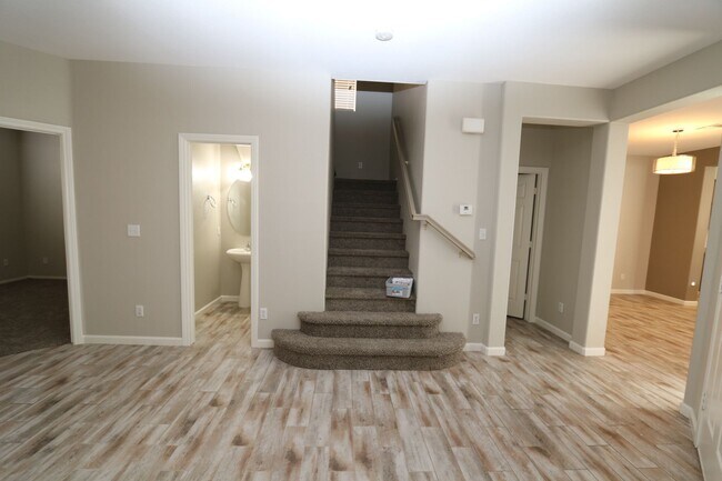 Building Photo - Beautiful 2 Story 3 Bedroom Home located in the Southwest
