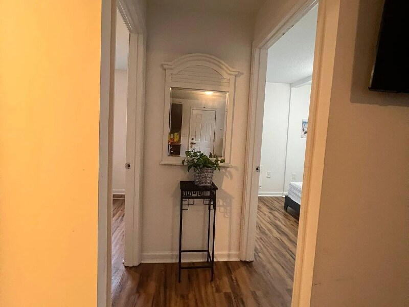 Building Photo - 702 Mitchell Dr