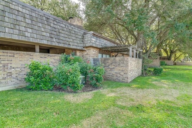 Building Photo - 3025 Hulen Ct