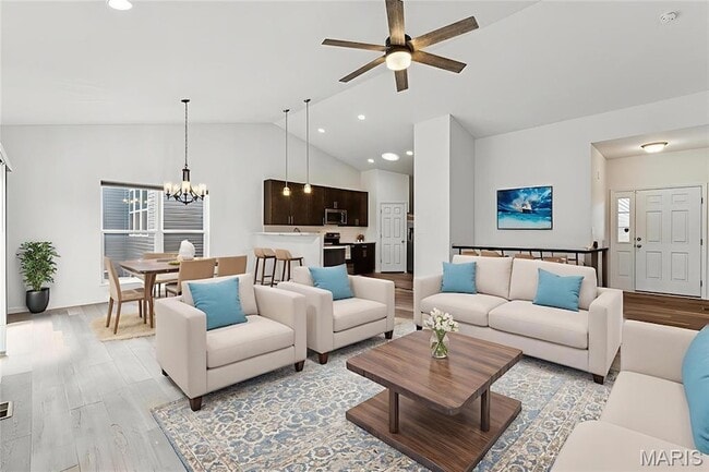 Building Photo - 168 Hidden Bluffs Dr