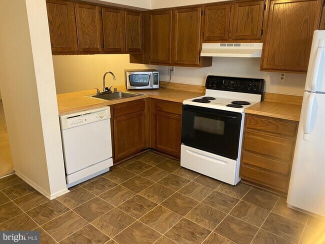 Building Photo - 1108 Pewter Ct