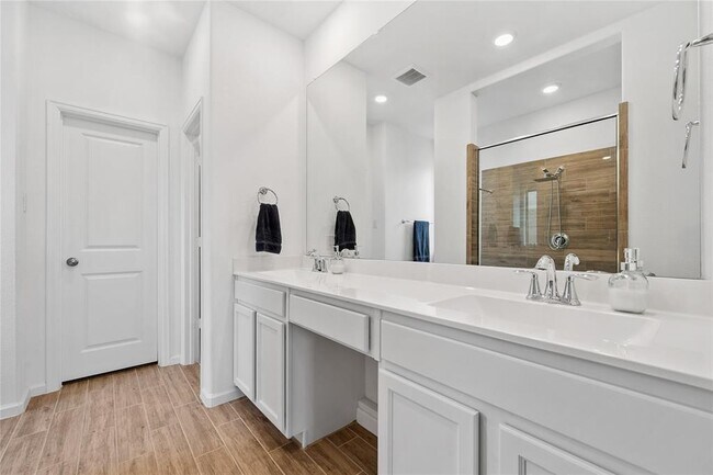 Building Photo - 9414 Camden Clf Ct