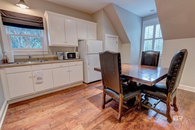 Building Photo - 14425 Scenic Hwy 98