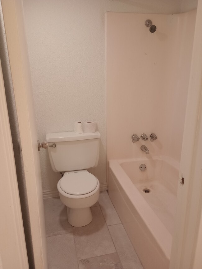 Building Photo - 7152 Fair Oaks Ave