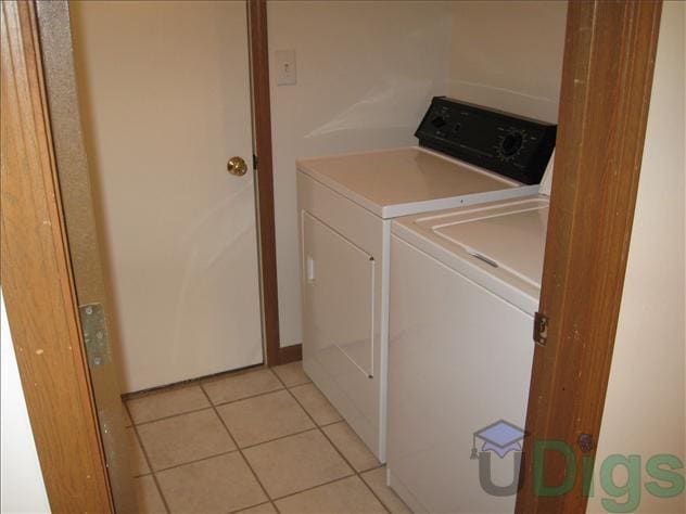 Building Photo - Duplex on Southside. 2bed/2bath with 2 car garage & privacy fence.